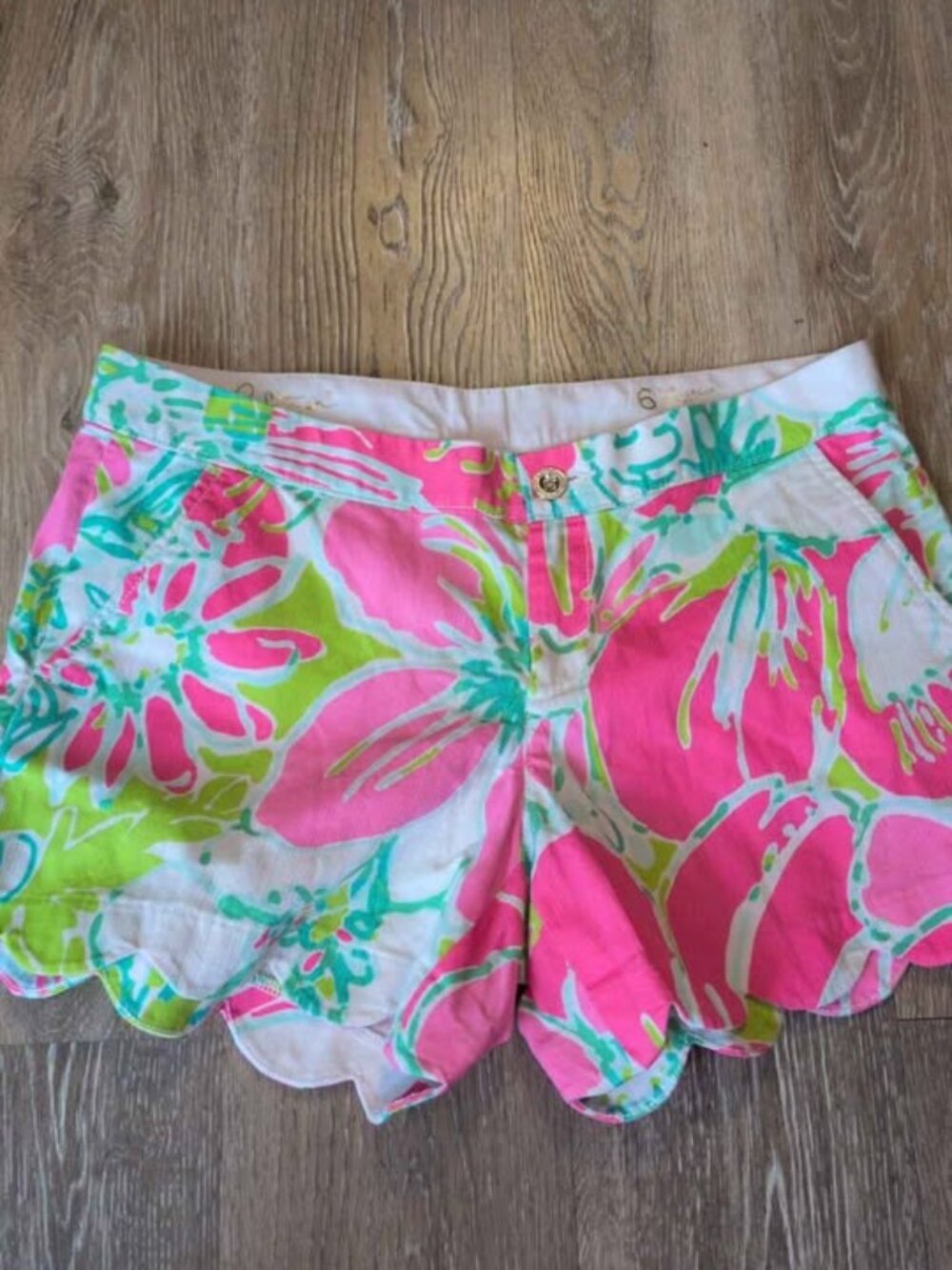 Lilly Pulitzer Buttercup Short Size 6 women's